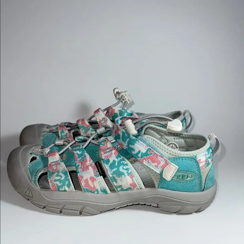 Keen Newport H2 Sandal big girls size 4 or women’s 6.